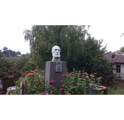 Паметникът на Младен Павлов Калинов