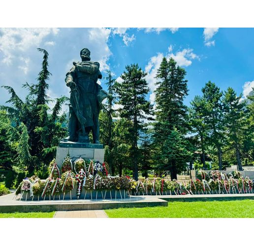 Паметникът на Христо Ботев във Враца