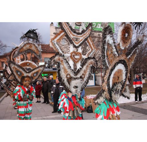 Международен фестивал на маскарадните игри "Сурва" в Перник 