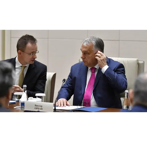 Петер Сиярто и Виктор Орбан