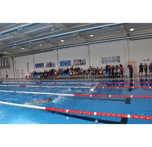 Плувен басейн