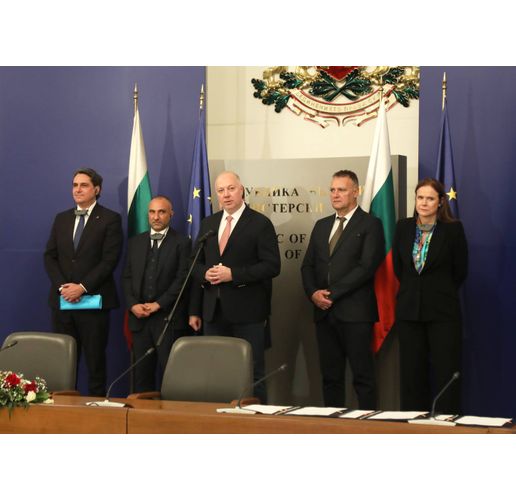 В присъствието на премиера Желязков и на министъра на енергетиката Жечо Станков, "Български енергиен холдинг" ЕАД, "ОМВ Офшор България" и "Нюмед Енерджи Балкан Лимитид" сключиха  споразумение, въз основа на което БЕХ ще придобие 10% от правата за проучване на нефт и природен газ в блок "1-21 Хан Аспарух"