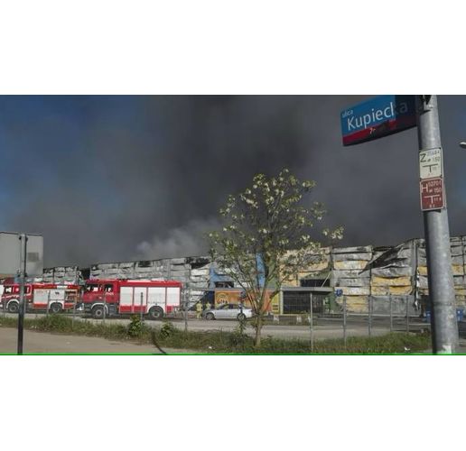 Пожарът в търговски център във Варшава