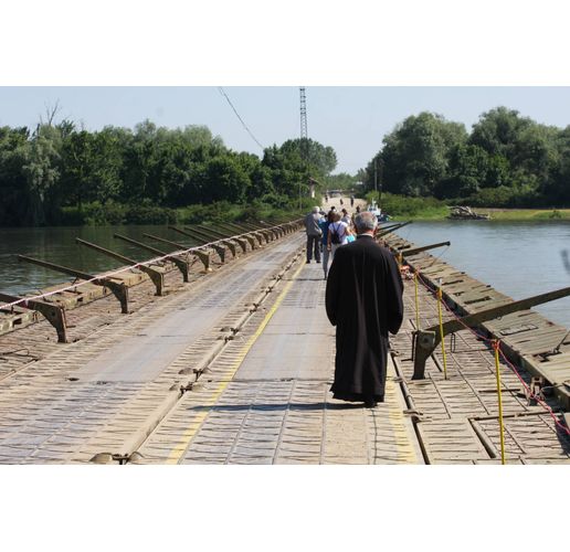 Понтонният мост към о. Белене