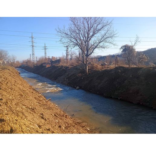 Почисено речно корито в община Мездра