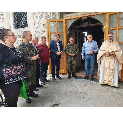Православните християни в Карлово почетоха Свети Дух