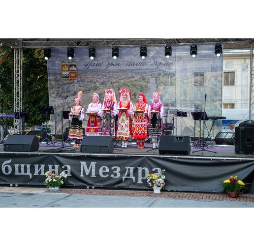 С празничен концерт Мездра отбеляза 75 години от обявяването й за град и 100 години от основаването на местното читалище