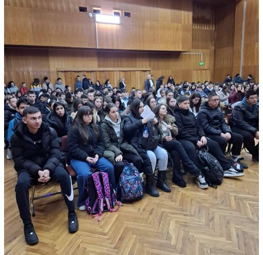 В Правец ученици от 8. до 12. клас се включиха в кампанията по управление на лични финанси на КЧСИ 