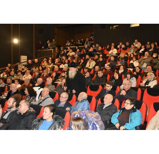 Препълнена зала в Ловеч за премиерата на филма Слънчев бряг - експрес към ада