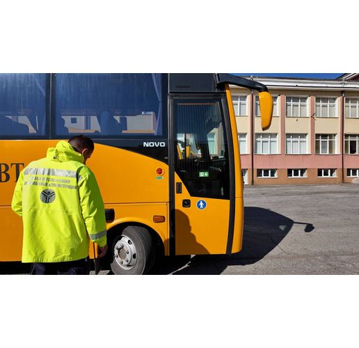 Проверка на училищен автобус от ИА "Автомобилна администрация"