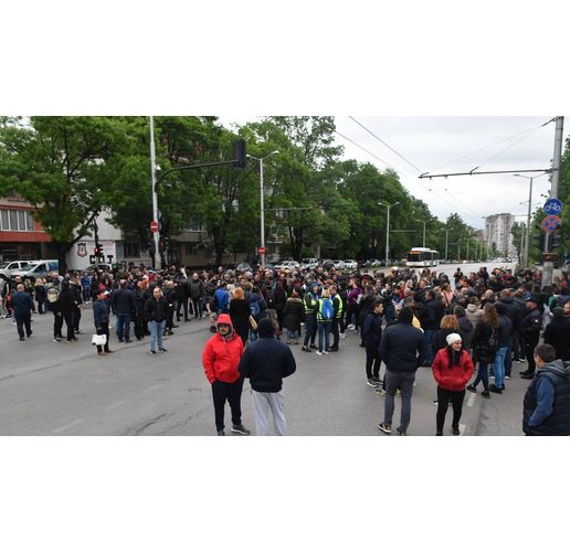 Протестиращи срещу войната по пътищата