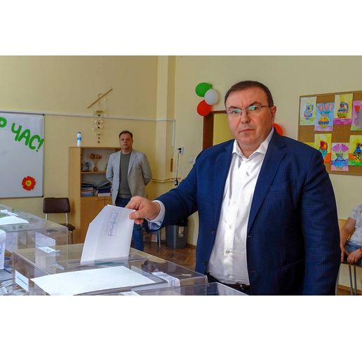 Проф. д-р Костадин Ангелов: Гласувах за стабилност, развитие и всяко българско семейство спокойно да планира живота си 