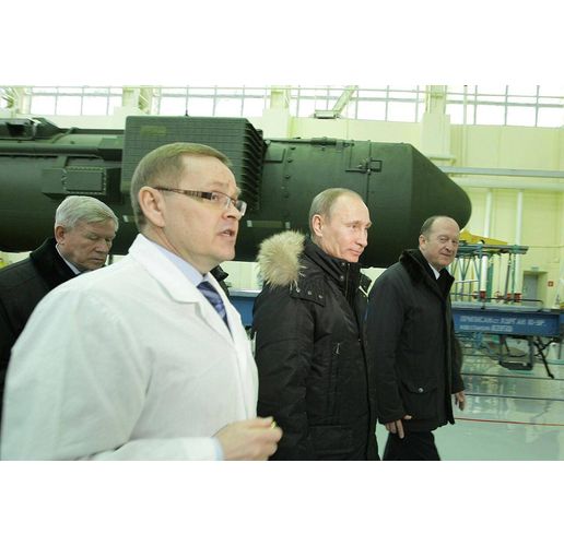 Путин на посещение във Воткинския завод през 2011