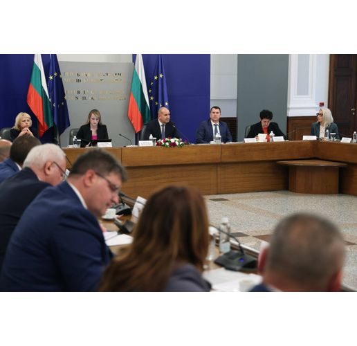 Срещ ана Румен Радев с областните управители