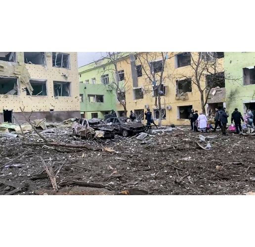 Разрушената от руските военнопрестъпници детска болница в Мариупол