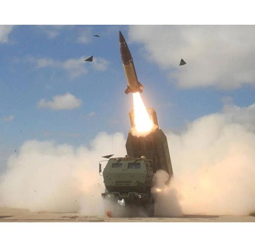 Ракета ATACMS върху установка HIMARS