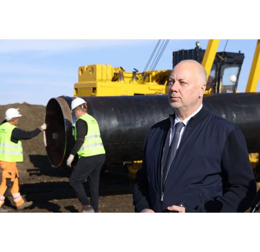 Премиерът Желязков инспектира напредъка по изграждането на лот 3 "Рупча-Ветрино" от Вертикалния газов коридор в района на магистрала "Хемус"