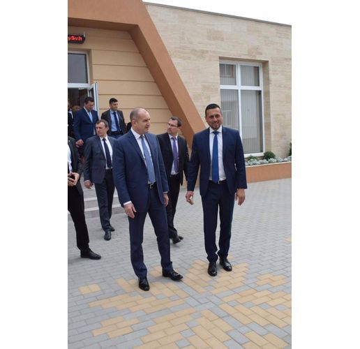 Румен Радев и кметът на Елин Пелин Ивайло Симеонов