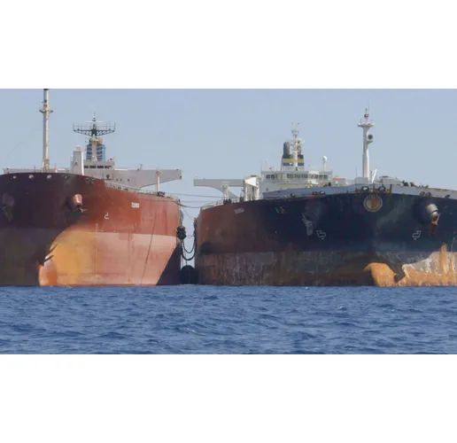 Ръждясали танкери от руския сенчест флот