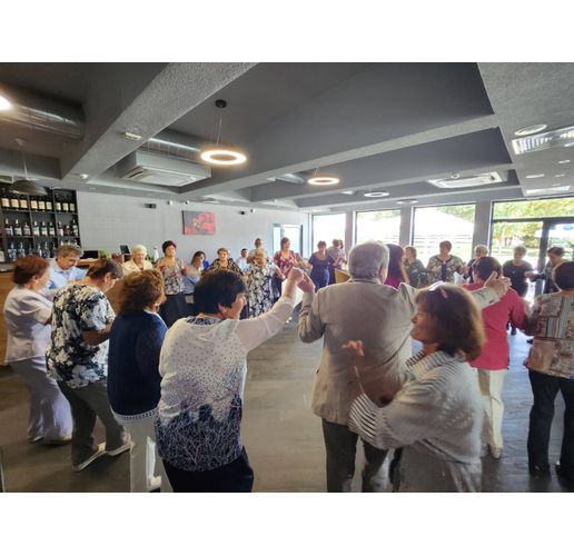 С песни и танци пенсионерите в Ихтиман отбелязаха празника си
