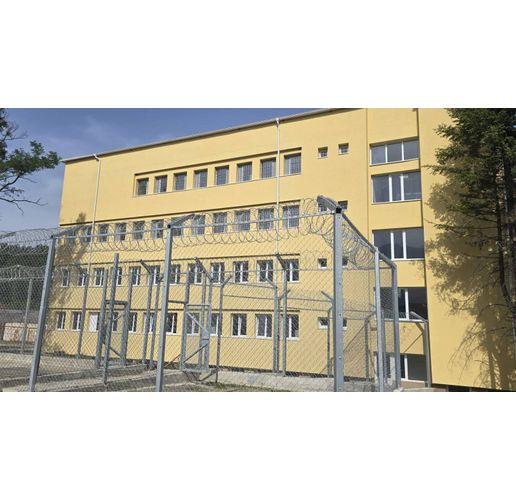 Модерният затворнически комплекс в село Самораново