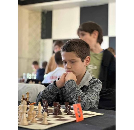 Самуил Генов (ШК Локомотив - Мездра) - десети на ДИП по класически шахмат за момчета до 12 г. 