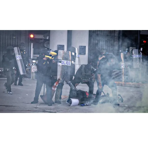 Сблъсъци в Лос Анджелис между Националната гвардия и мигранти