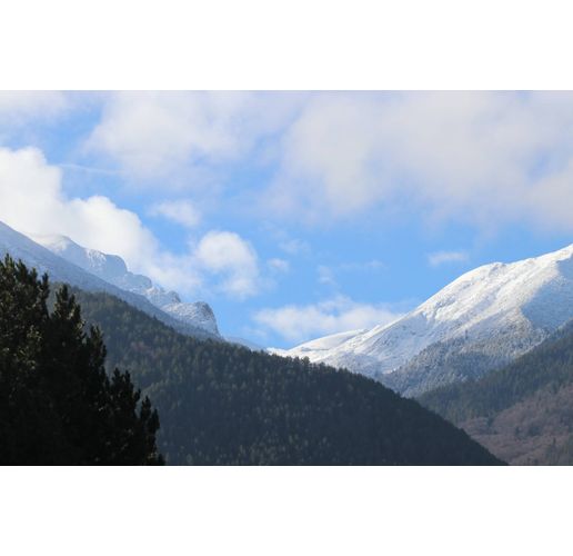 Слънчево есенно време, с разкъсана облачност