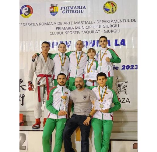 Спортният карате клуб „Сенши-до“ с двама шампиони от източноевропейското състезание по киокушин