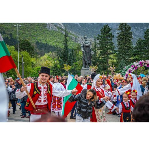 Стотици празнуваха заедно Великден във Враца