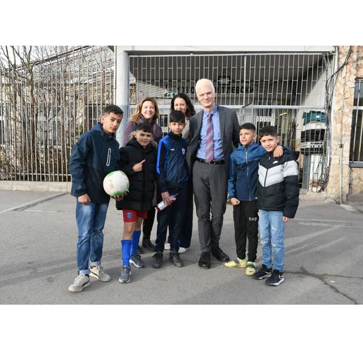 Създателят на глобалното изследване PISA д-р Андреас Шлайхер в учлиище във Филиповци