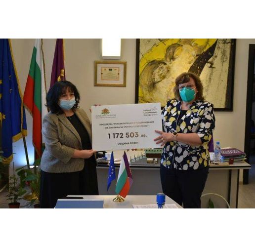 Теменужка Петкова и Корнелия Маринова подписаха договор за безвъзмездна финансова помощ