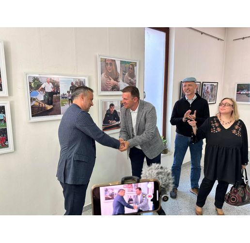 Кметът на Хасково присъства на откриването на юбилейната изложба на изтъкнатия хасковски фоторепортер Тихомир Петков 