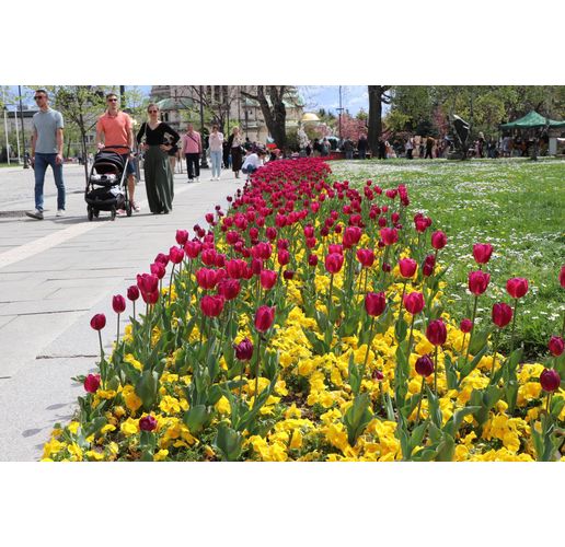 Топло пролетно време