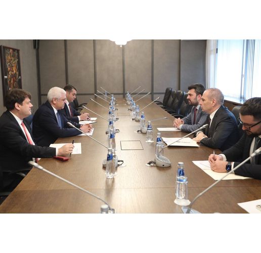 Министърът на външните работи Георг Георгиев и вицепремиерът и министър на транспорта и съобщенията Гроздан Караджов проведоха среща с посланика на Република Турция в България Мехмет Уянък
