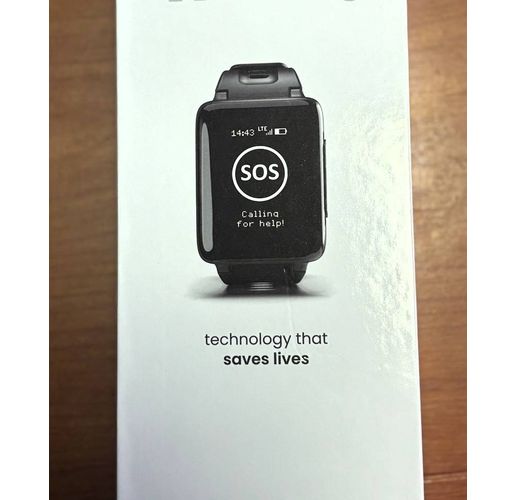 Възрастни хора от община Асеновград получиха безплатни "Умни гривни" 