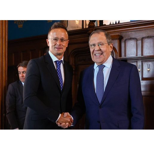 Унгарският външен министър Петер Сиярто и военнопрестъпникът Сергей Лавров