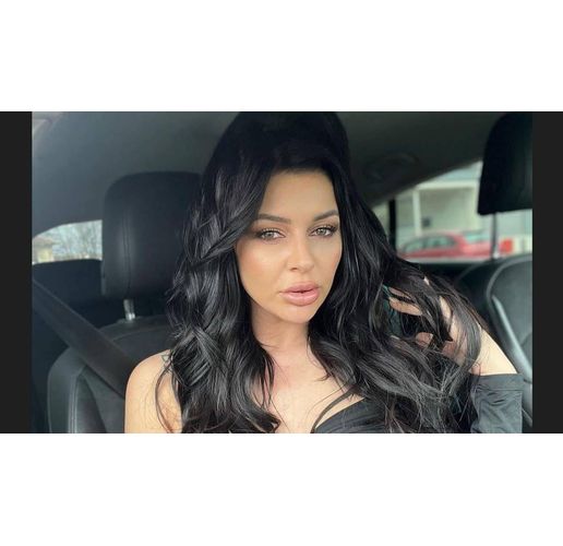 Фолк певицата Дебора