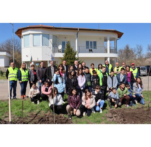 В Деня на водата хасковски ученици засадиха дръвчета