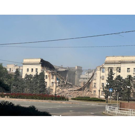 Руската федерация напълно разруши сградата на Херсонската областна военна администрация