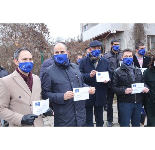 Цветанов се намъкна на протест за Навални