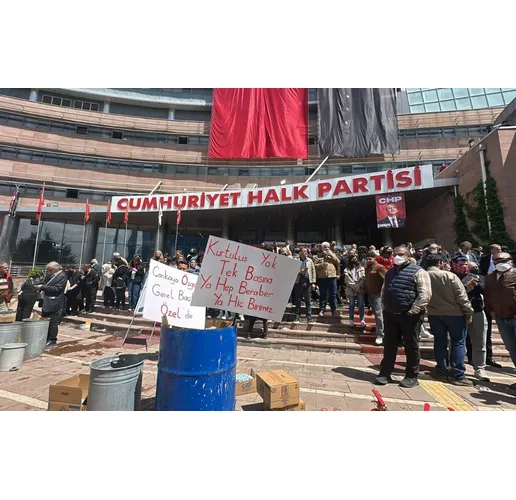Турската полиция превзе централата на опозицията, използва сълзотворен газ
