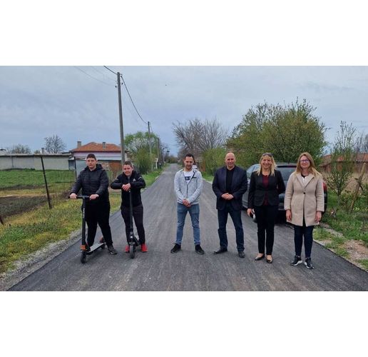 Част от уличната мрежа в село Любенова махала вече е основно ремонтирана