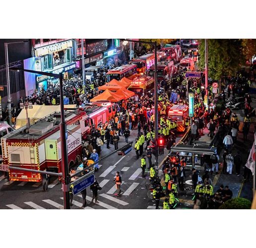 120 загинаха задушени и стъпкани на шествие за Хелоуин в Сеул