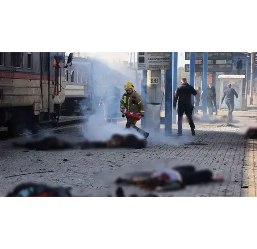 14 души бяха убити след атака с руски дрон на перона на гарата в Днипро