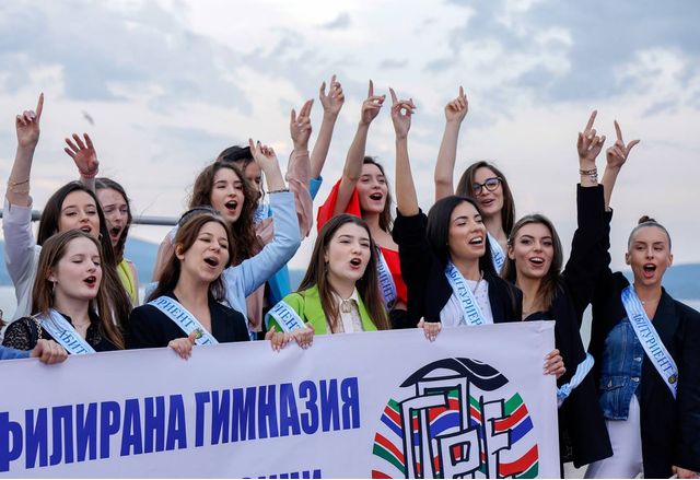 Бургас изпраща близо 2400 абитуриенти от 28 училища, основните сборни пунктове са в Морската градина