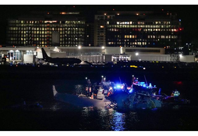 На борда на катастрофиралия близо до Националното летище Роналд Рейгън