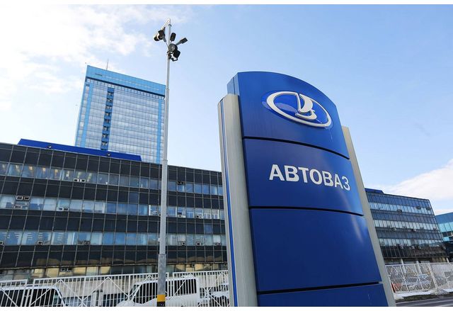 Руският автомобилен гигант АвтоВАЗ е започнал да обмисля евентуално спиране