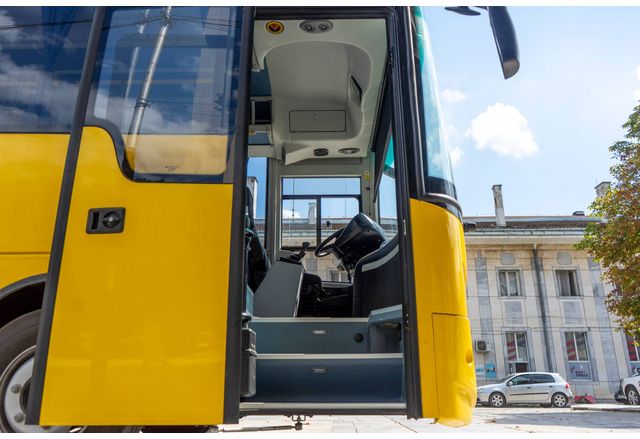 След искане на кмета Калин Каменов образователното министерство предостави автобус
