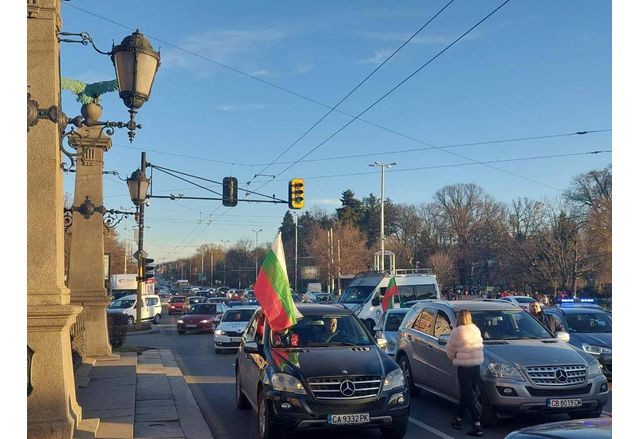 Протест и блокада на Орлов мост в София в деня